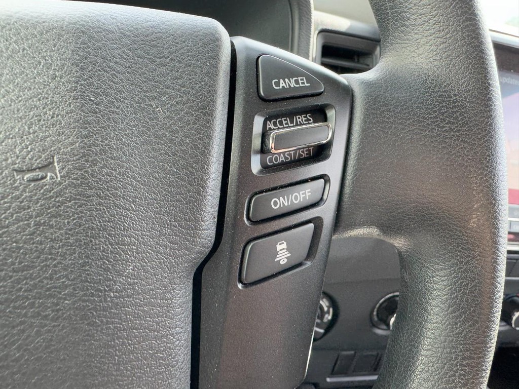 Nissan Frontier Vehicle Full-screen Gallery Image 17