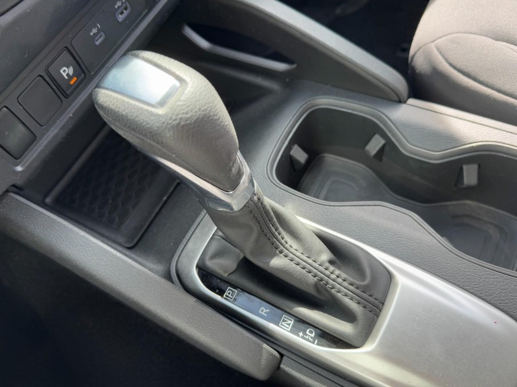 Nissan Frontier Vehicle Full-screen Gallery Image 19