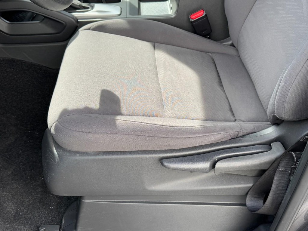 Nissan Frontier Vehicle Full-screen Gallery Image 21