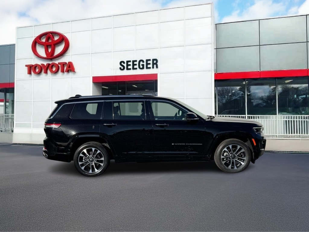 Jeep Grand Cherokee L Vehicle Full-screen Gallery Image 02