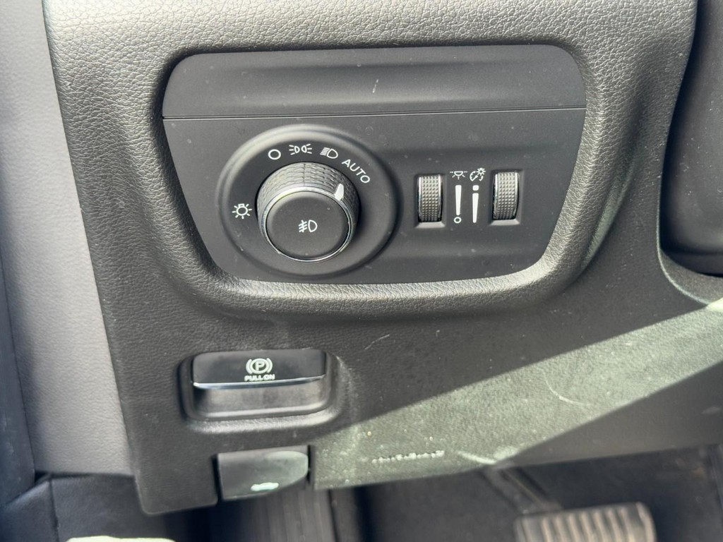 Jeep Grand Cherokee L Vehicle Full-screen Gallery Image 19