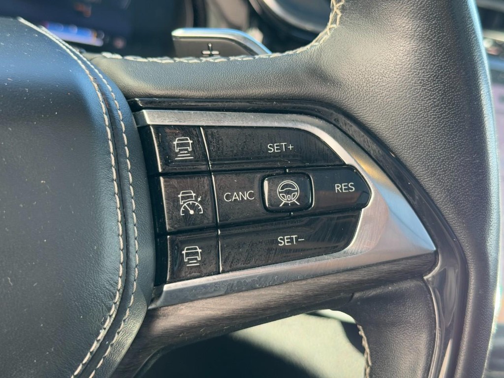 Jeep Grand Cherokee L Vehicle Full-screen Gallery Image 21