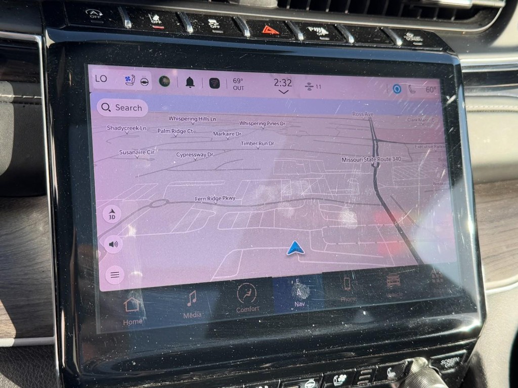 Jeep Grand Cherokee L Vehicle Full-screen Gallery Image 27