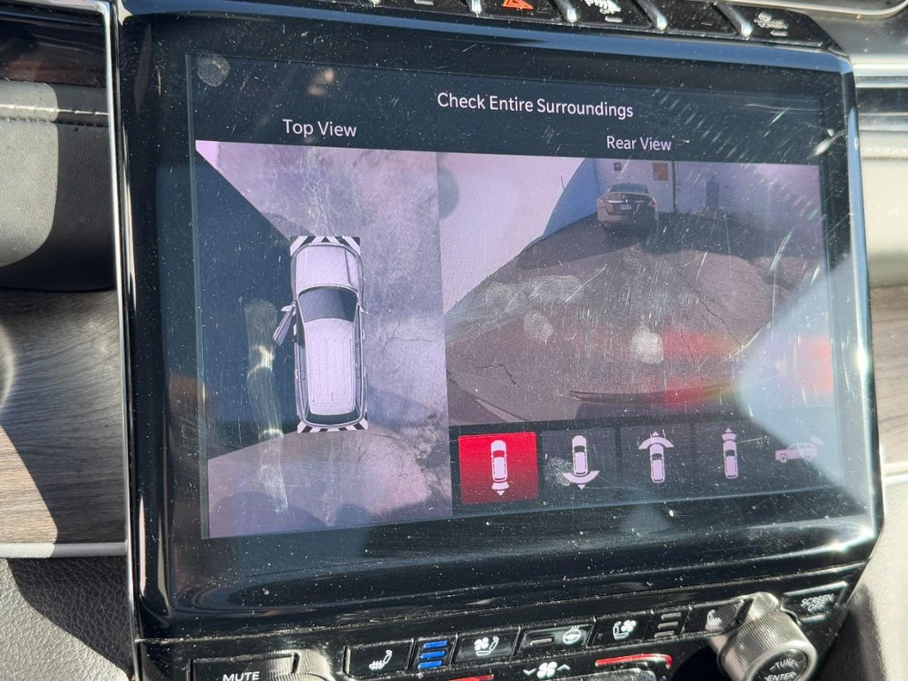 Jeep Grand Cherokee L Vehicle Full-screen Gallery Image 28