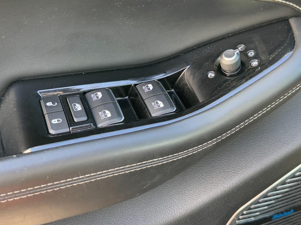 Jeep Grand Cherokee L Vehicle Full-screen Gallery Image 29