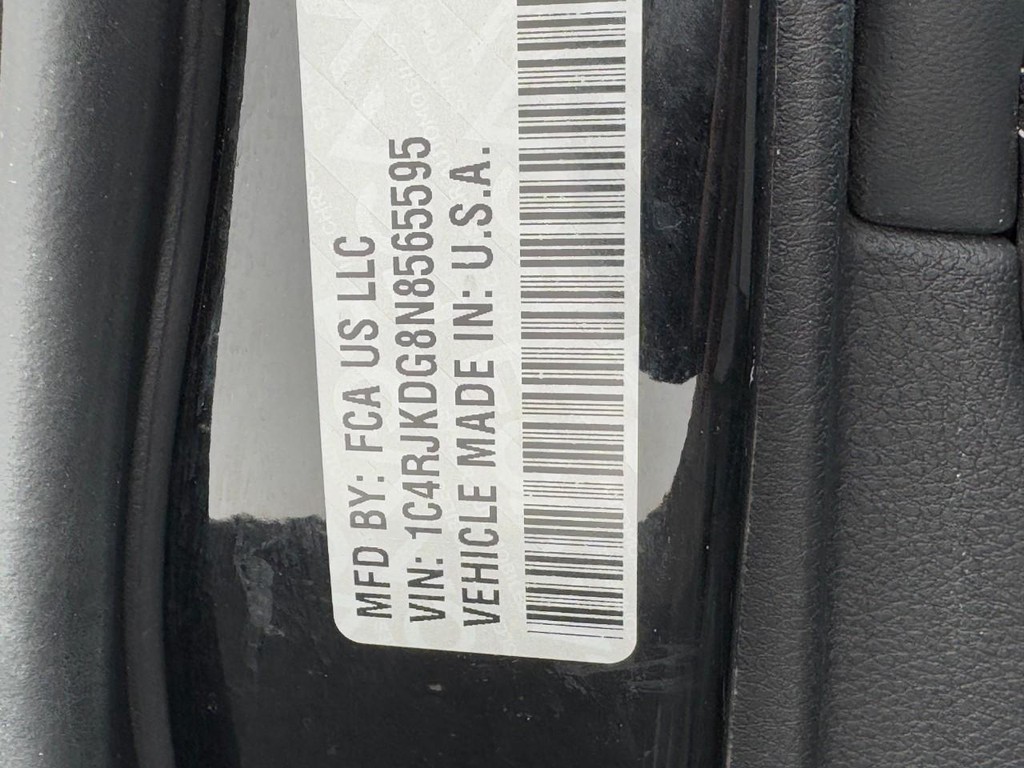 Jeep Grand Cherokee L Vehicle Full-screen Gallery Image 31