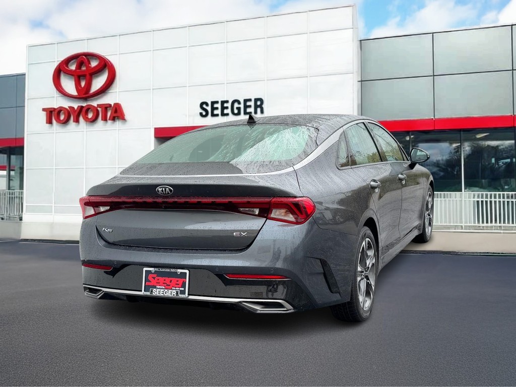 Kia K5 Vehicle Full-screen Gallery Image 03