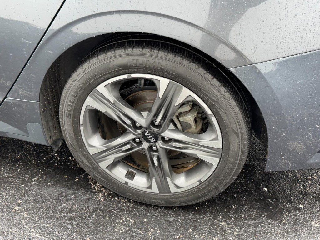 Kia K5 Vehicle Full-screen Gallery Image 05