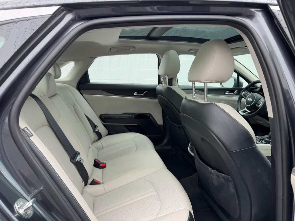 Kia K5 Vehicle Full-screen Gallery Image 10