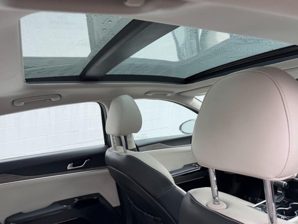 Kia K5 Vehicle Full-screen Gallery Image 11