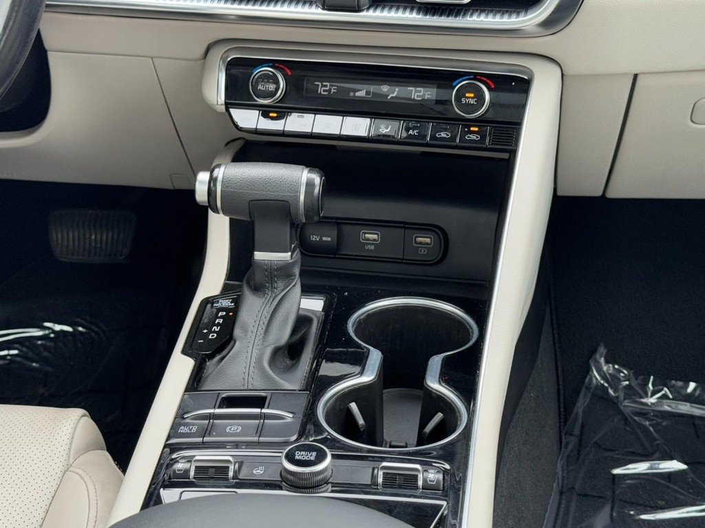 Kia K5 Vehicle Full-screen Gallery Image 15