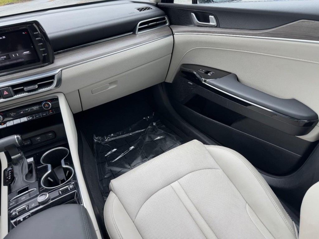 Kia K5 Vehicle Full-screen Gallery Image 16