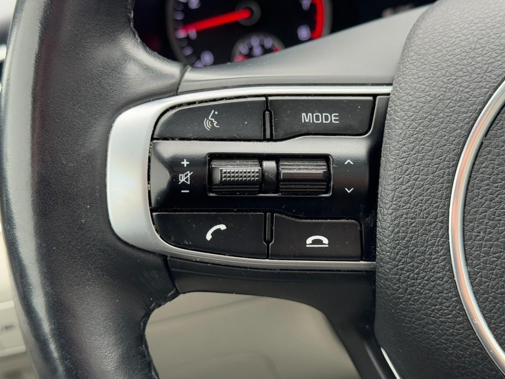 Kia K5 Vehicle Full-screen Gallery Image 18