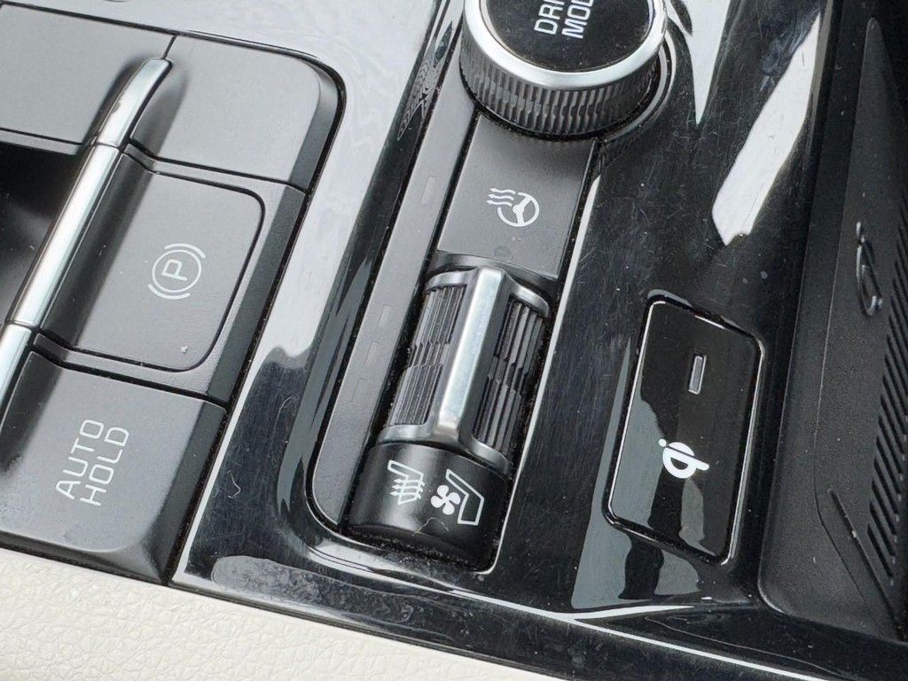 Kia K5 Vehicle Full-screen Gallery Image 21