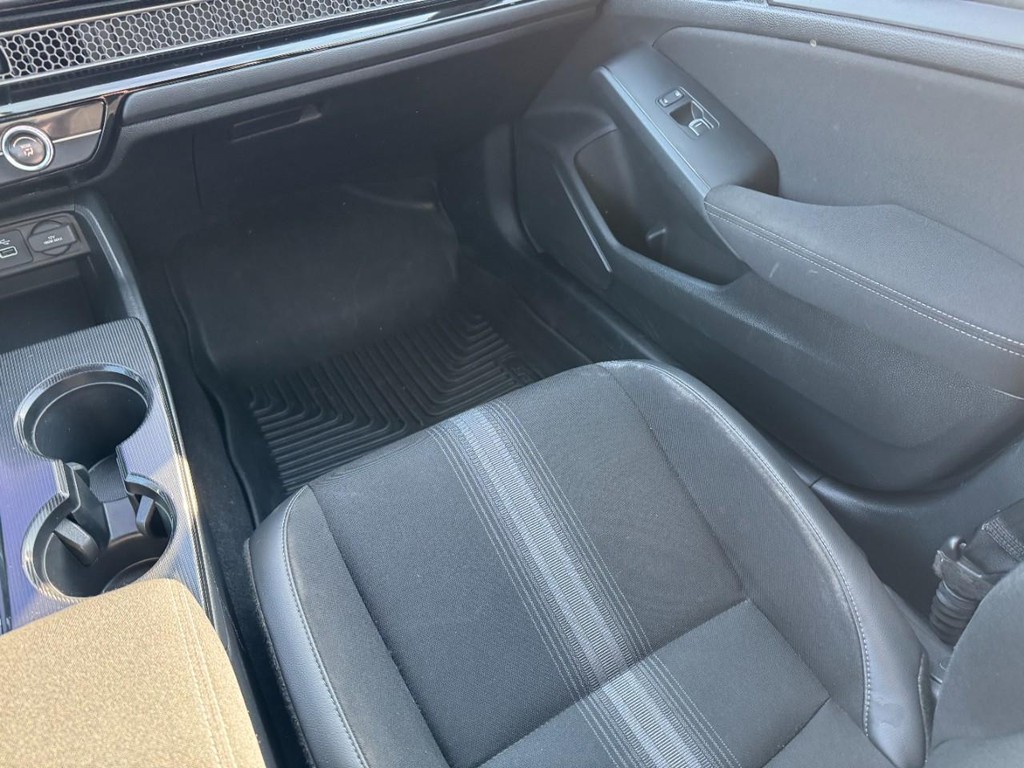 Honda Civic Sedan Vehicle Full-screen Gallery Image 15