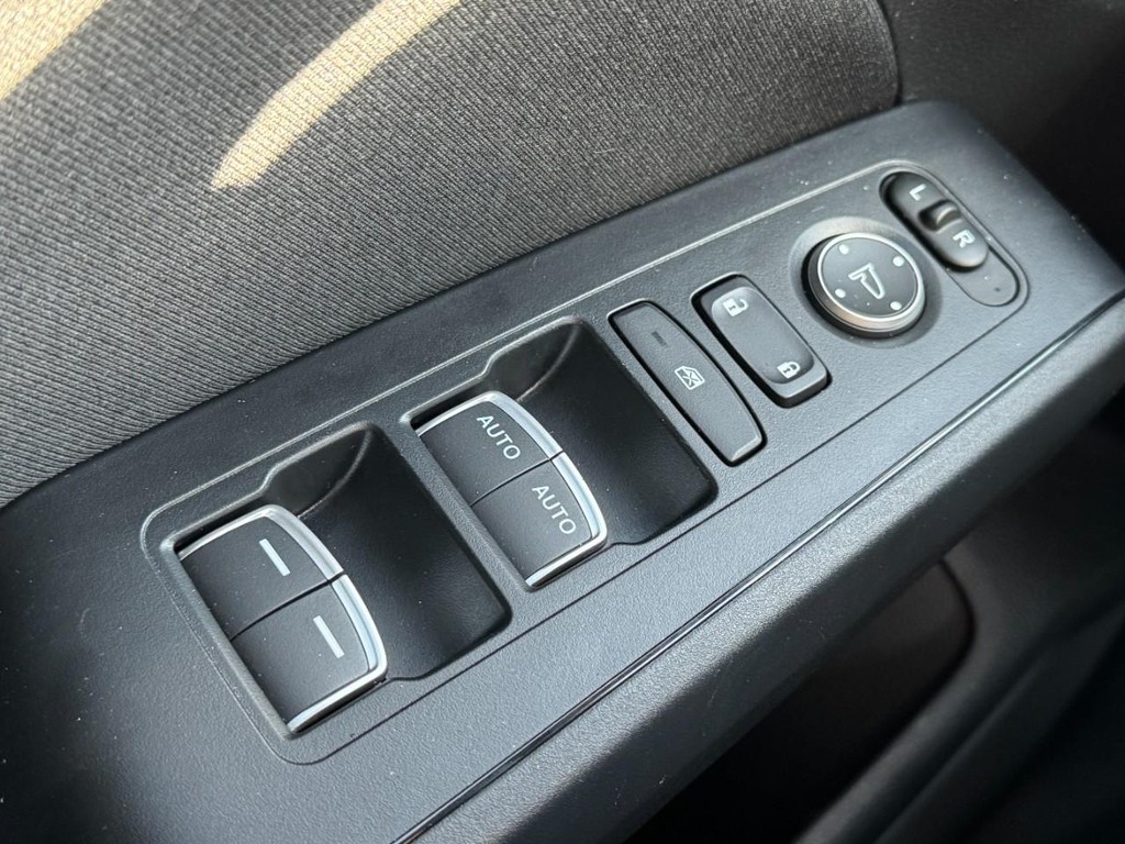 Honda Civic Sedan Vehicle Full-screen Gallery Image 23