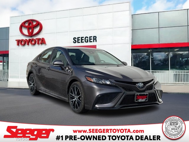 2022 Toyota Camry Hybrid CVT (Natl) at Seeger Toyota in St. Louis MO