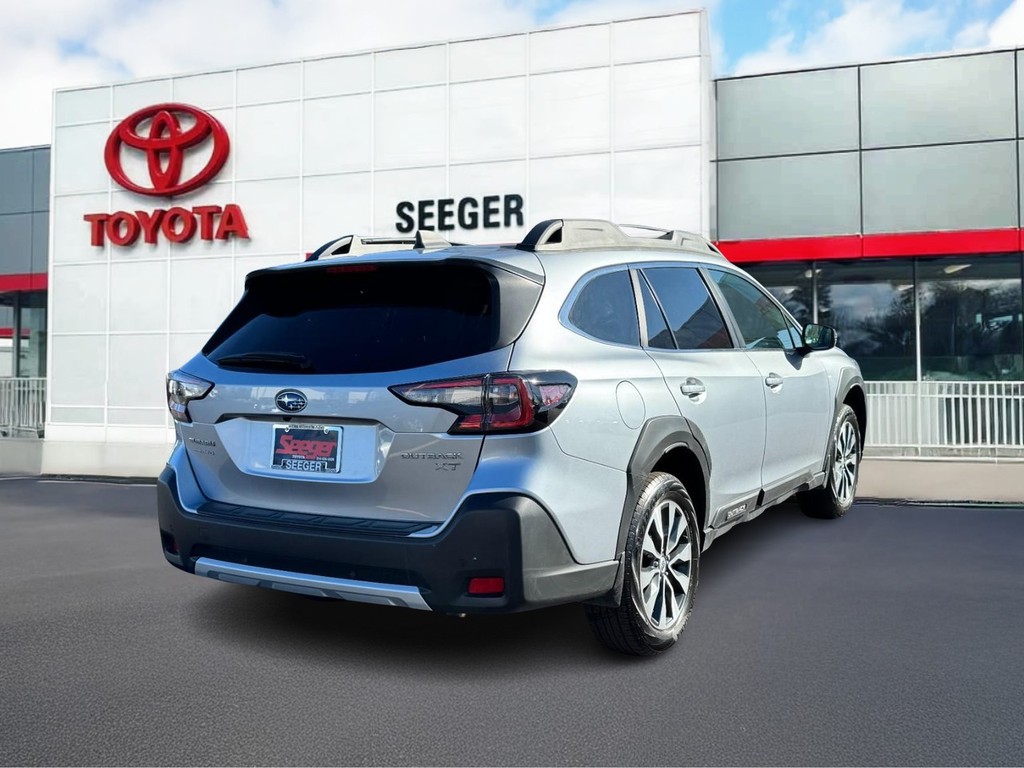 Subaru Outback Vehicle Full-screen Gallery Image 03