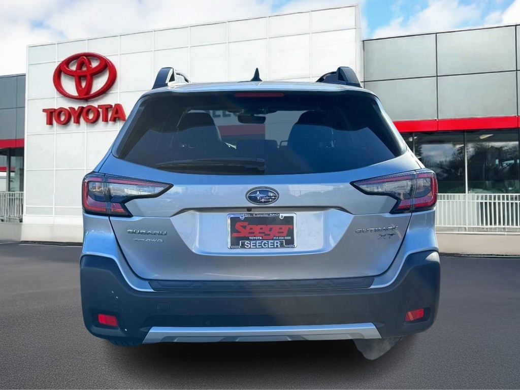 Subaru Outback Vehicle Full-screen Gallery Image 08