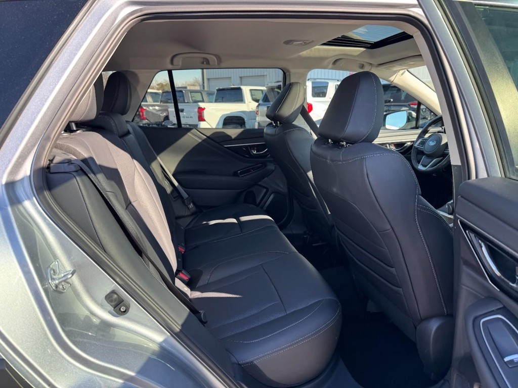 Subaru Outback Vehicle Full-screen Gallery Image 10