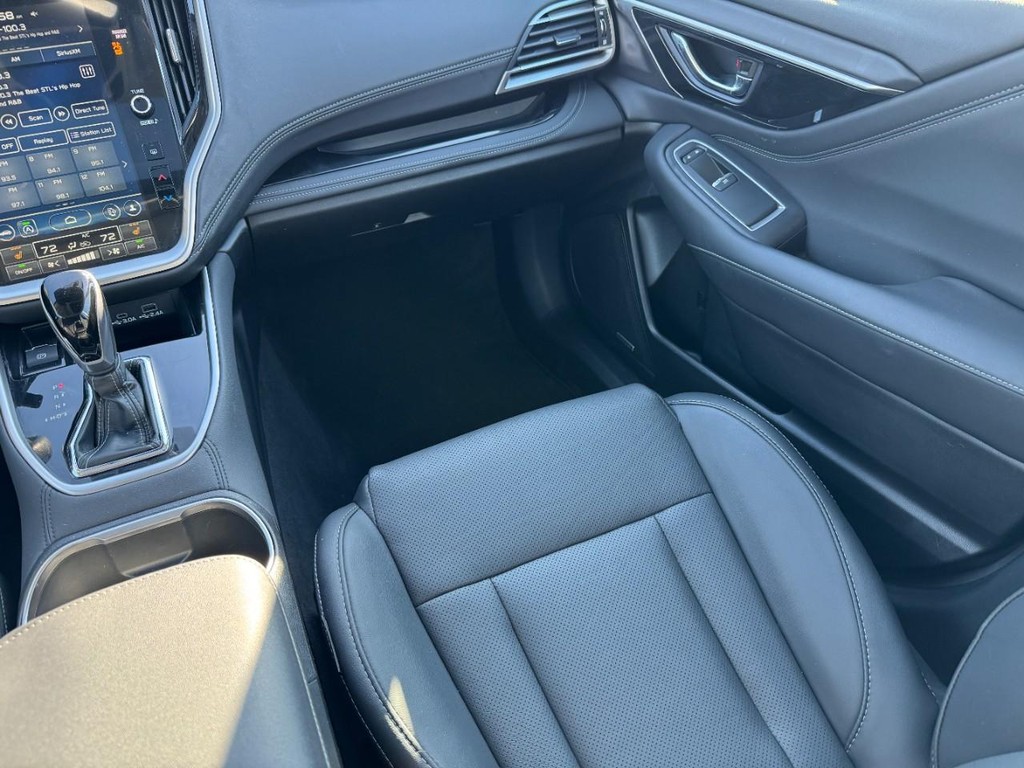 Subaru Outback Vehicle Full-screen Gallery Image 16