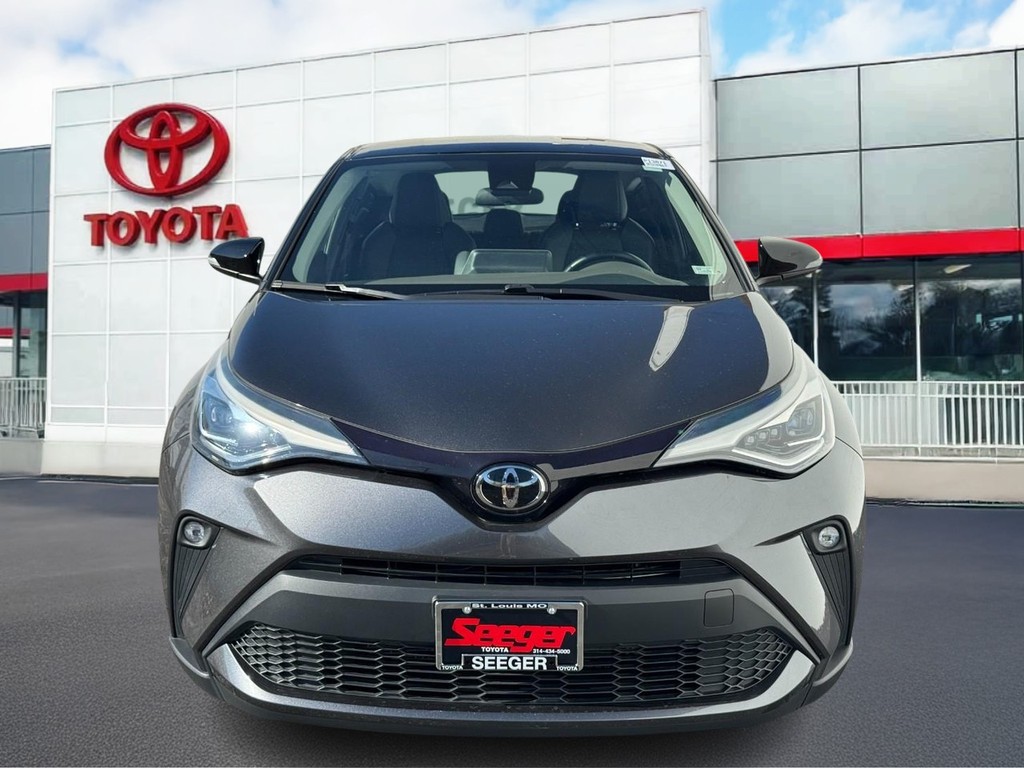 Toyota C-HR Vehicle Full-screen Gallery Image 07