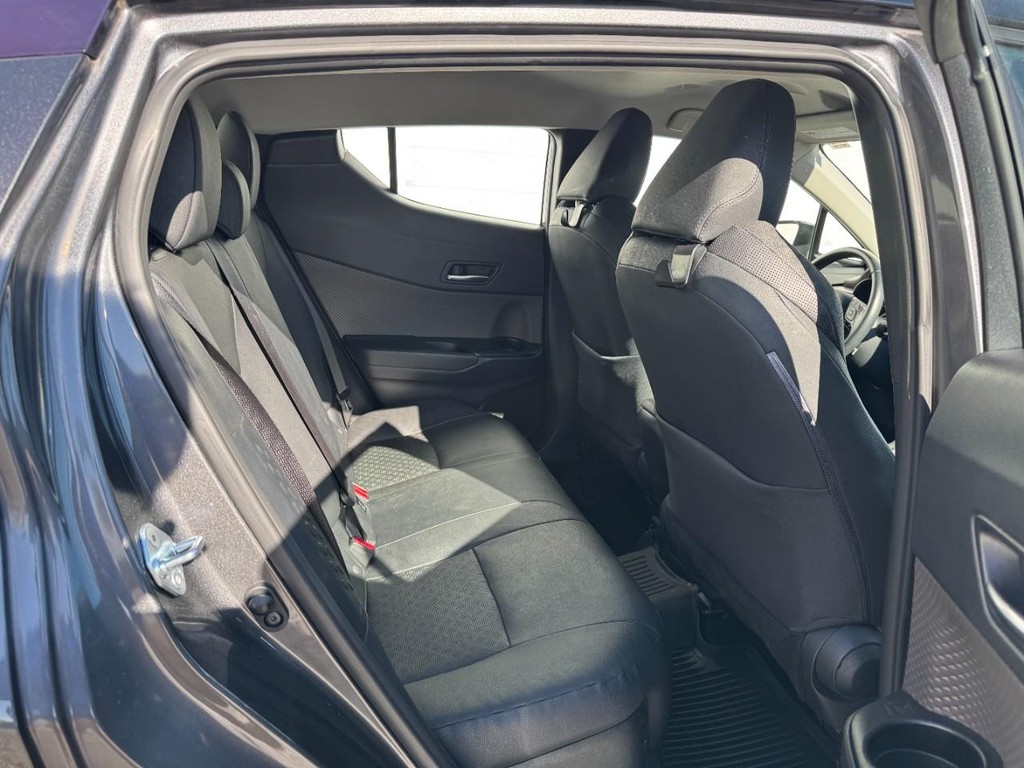 Toyota C-HR Vehicle Full-screen Gallery Image 10