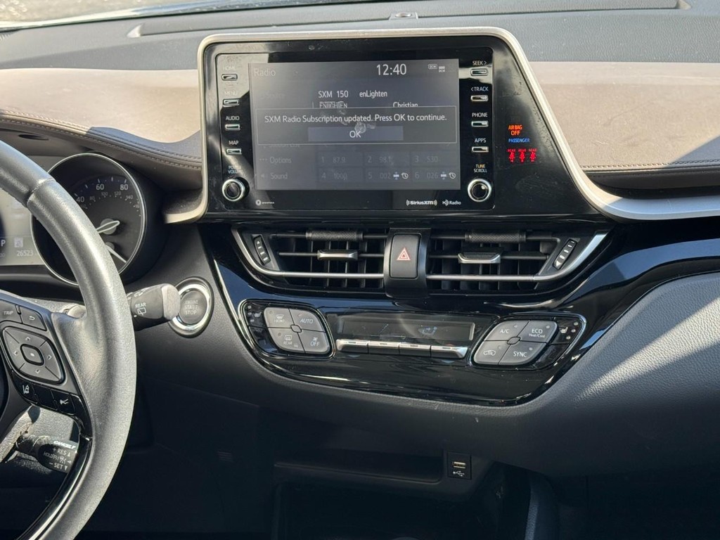 Toyota C-HR Vehicle Full-screen Gallery Image 13