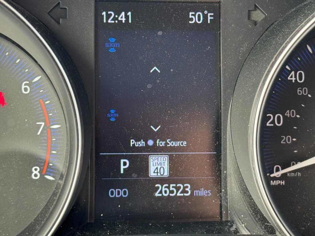 Toyota C-HR Vehicle Full-screen Gallery Image 18