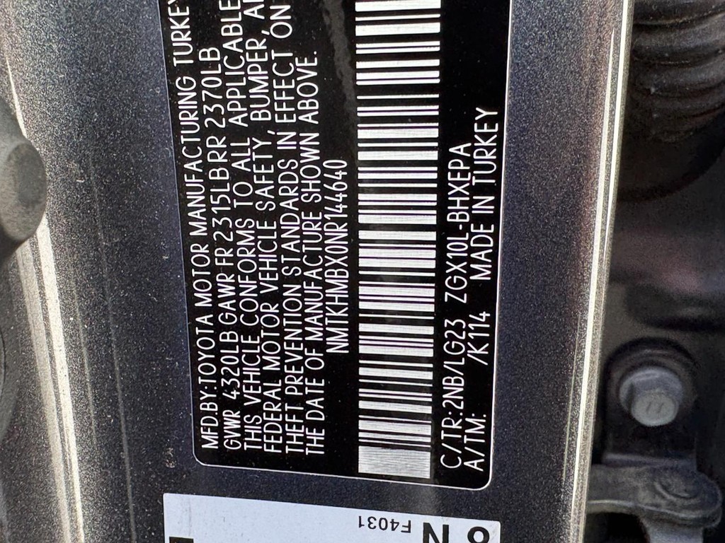 Toyota C-HR Vehicle Full-screen Gallery Image 24