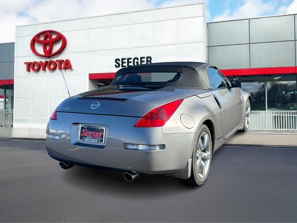 Nissan 350Z Vehicle Full-screen Gallery Image 03