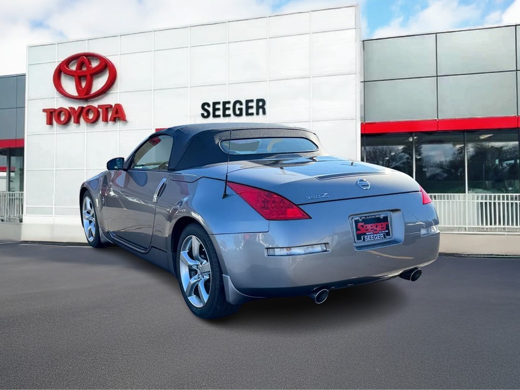 Nissan 350Z Vehicle Full-screen Gallery Image 04