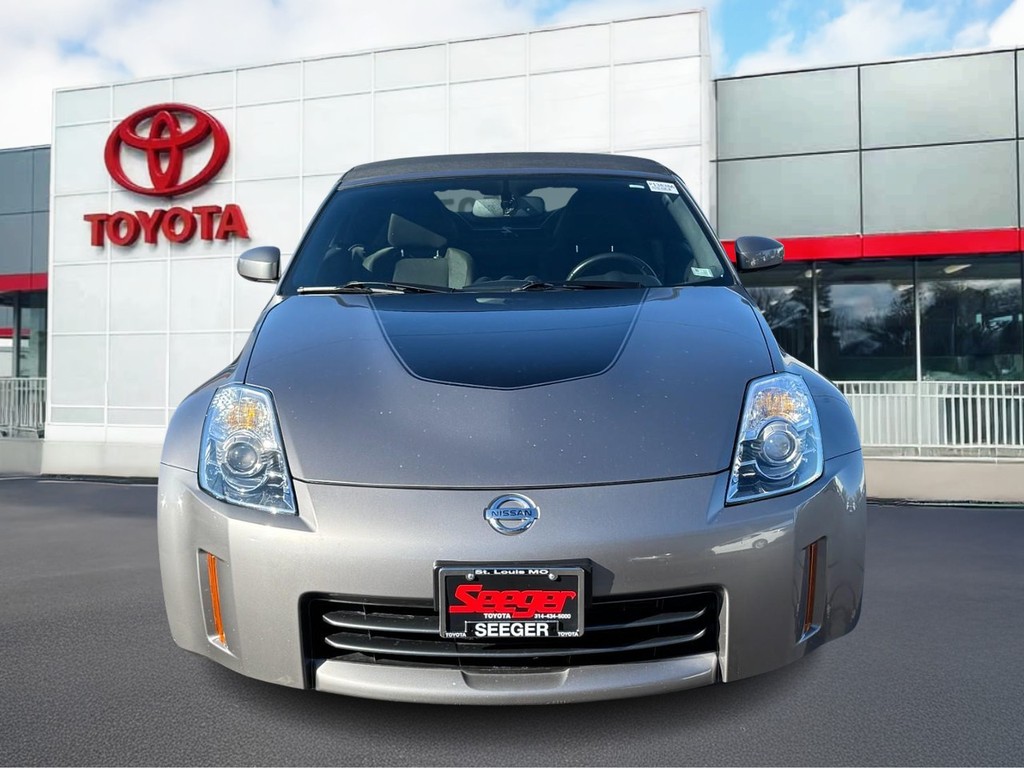 Nissan 350Z Vehicle Full-screen Gallery Image 07