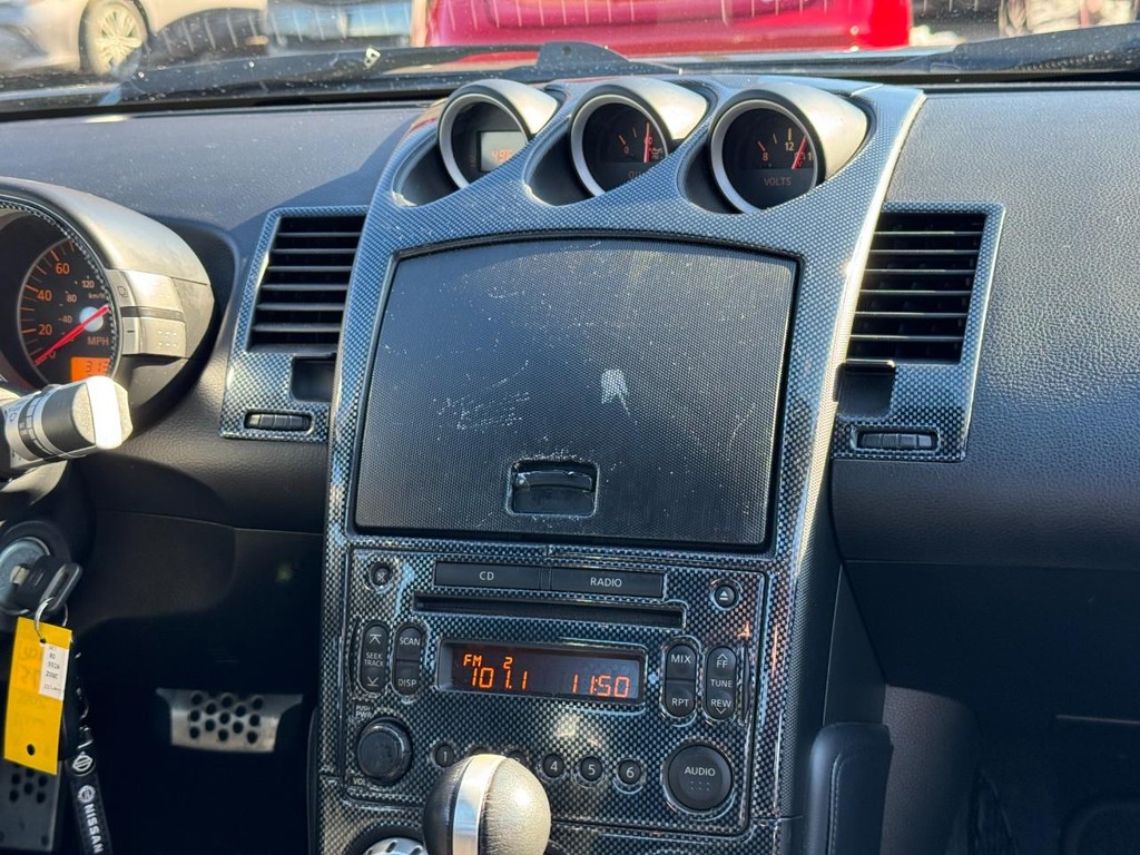 Nissan 350Z Vehicle Full-screen Gallery Image 13