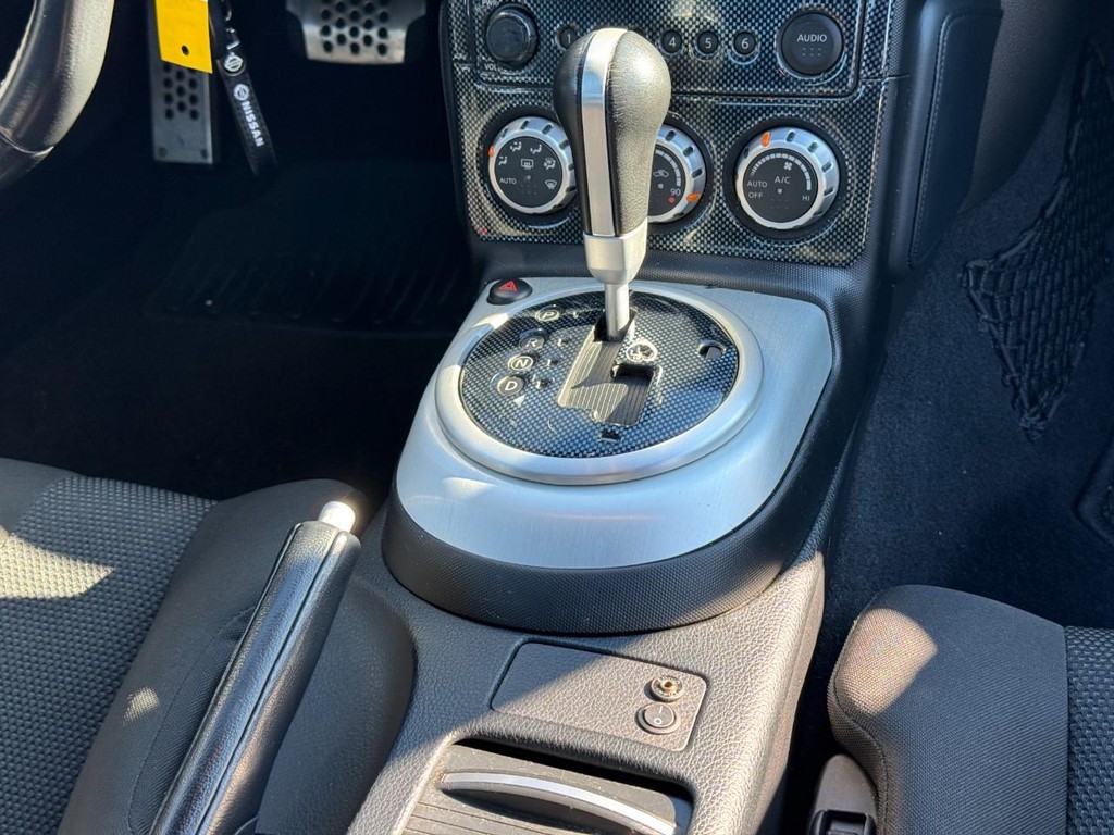 Nissan 350Z Vehicle Full-screen Gallery Image 14