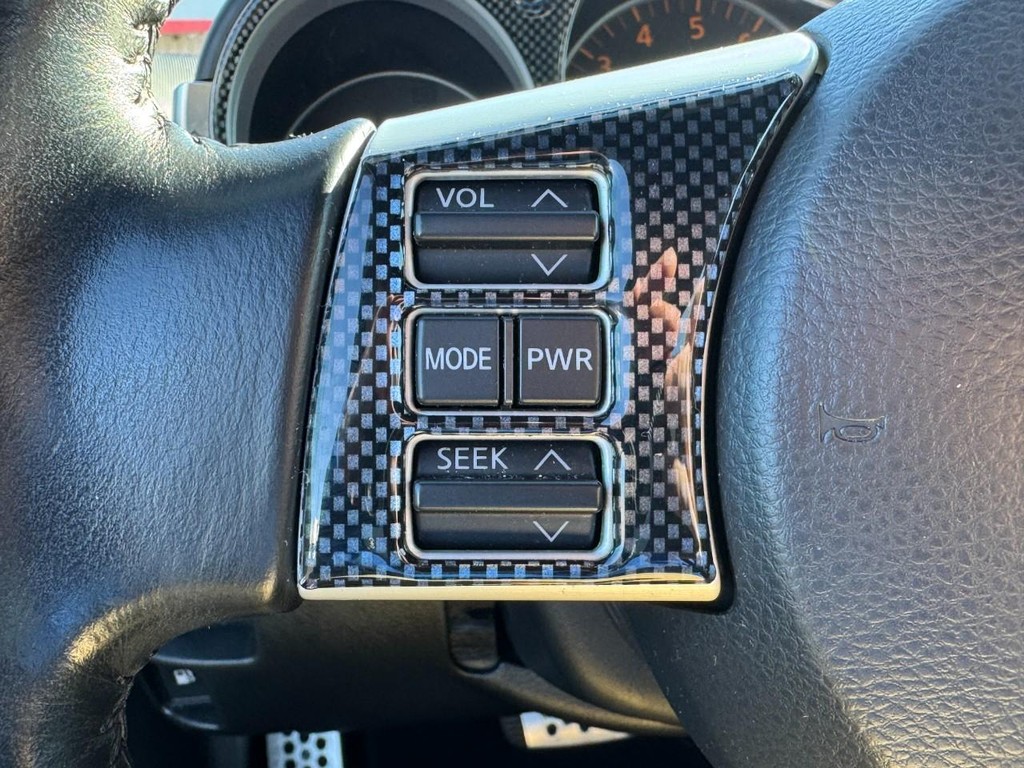 Nissan 350Z Vehicle Full-screen Gallery Image 16