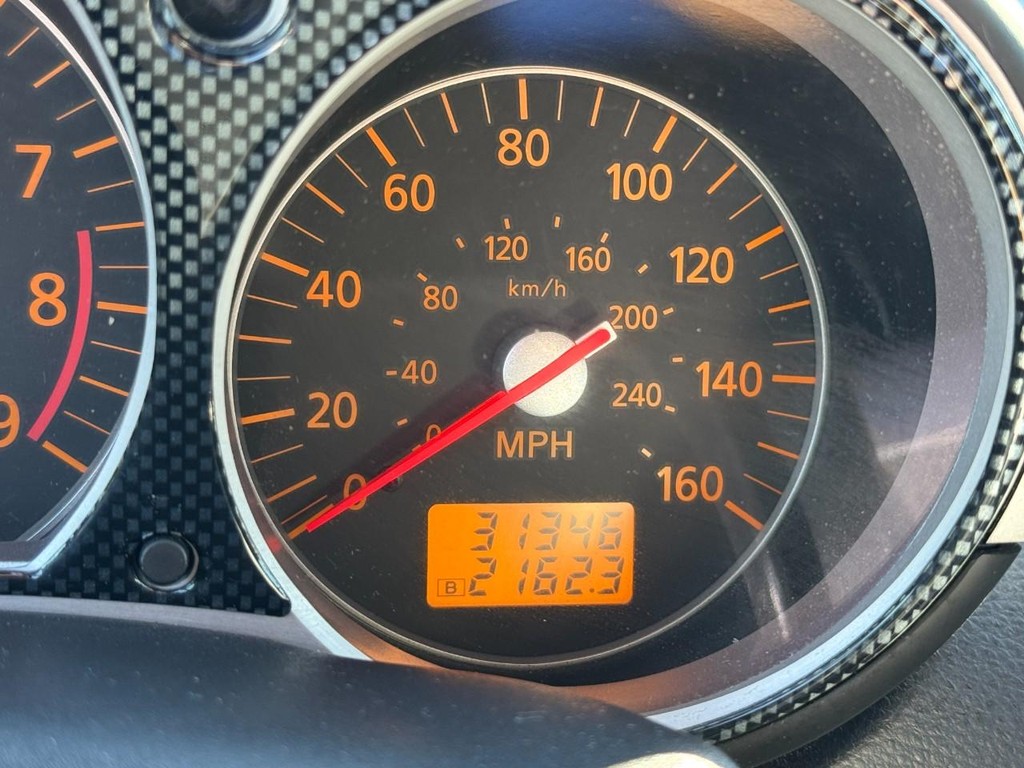 Nissan 350Z Vehicle Full-screen Gallery Image 18