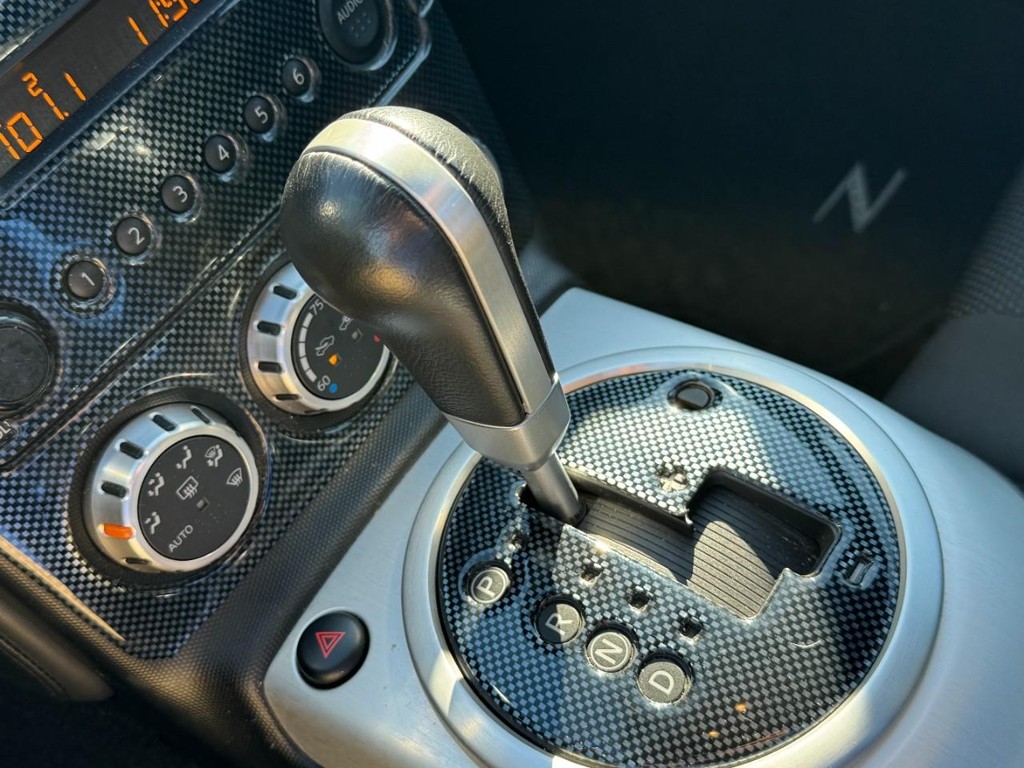 Nissan 350Z Vehicle Full-screen Gallery Image 19