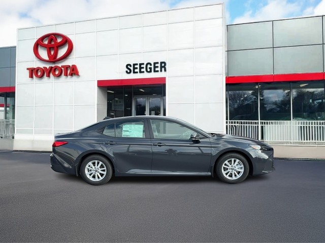 2026 Toyota Camry LE - Photo 2
