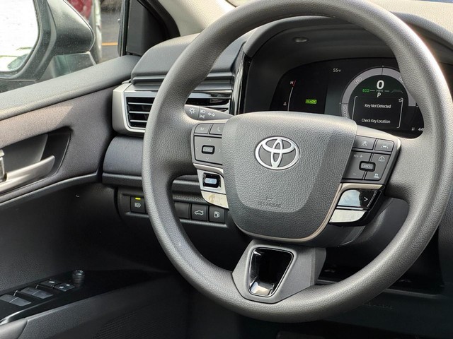 2026 Toyota Camry LE - Photo 9