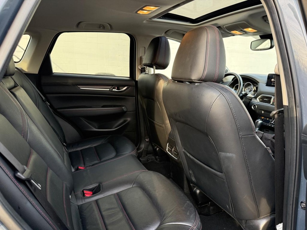 Mazda CX-5 Vehicle Full-screen Gallery Image 10