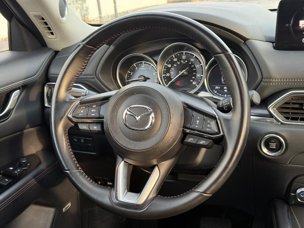 Mazda CX-5 Vehicle Full-screen Gallery Image 12