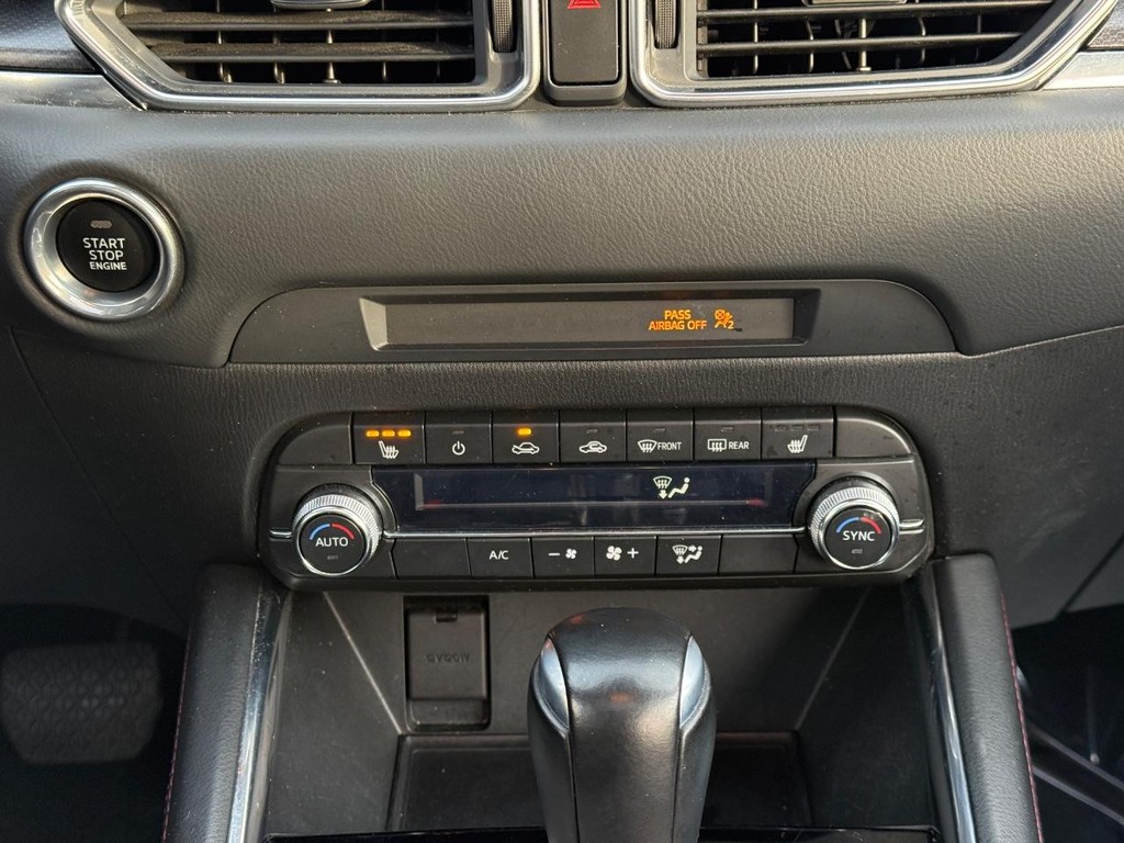 Mazda CX-5 Vehicle Full-screen Gallery Image 14