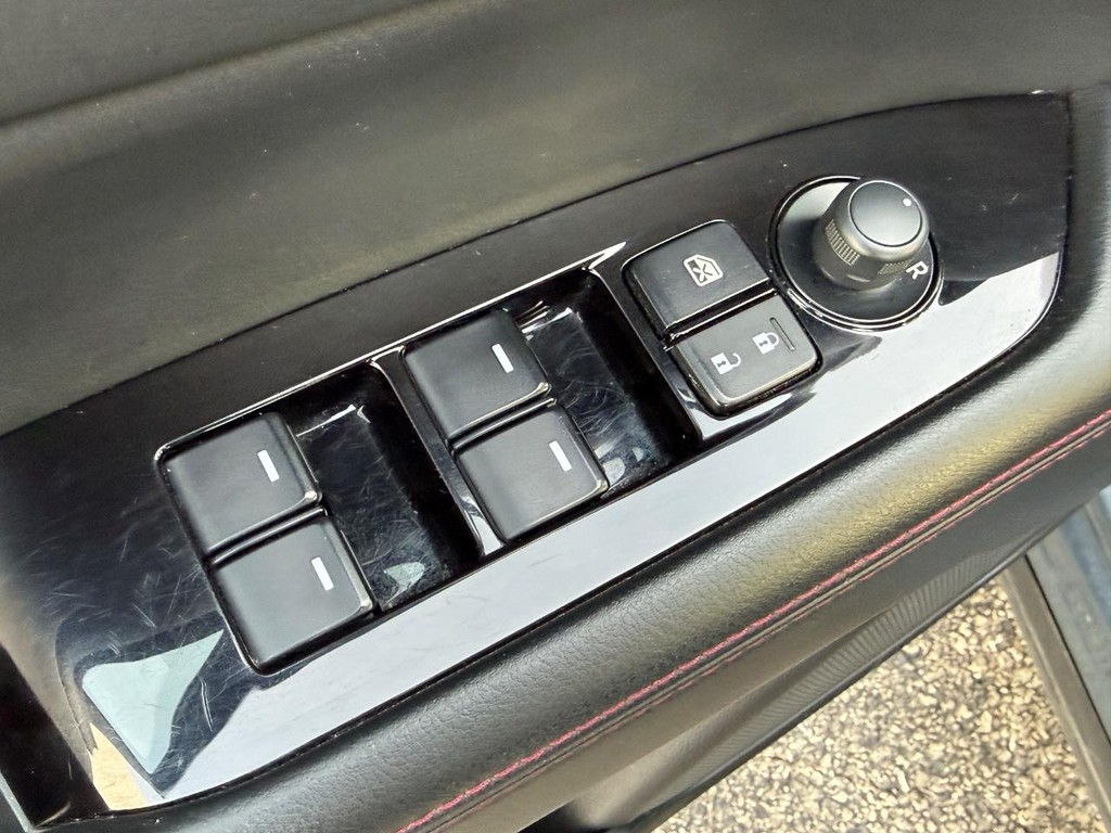 Mazda CX-5 Vehicle Full-screen Gallery Image 15