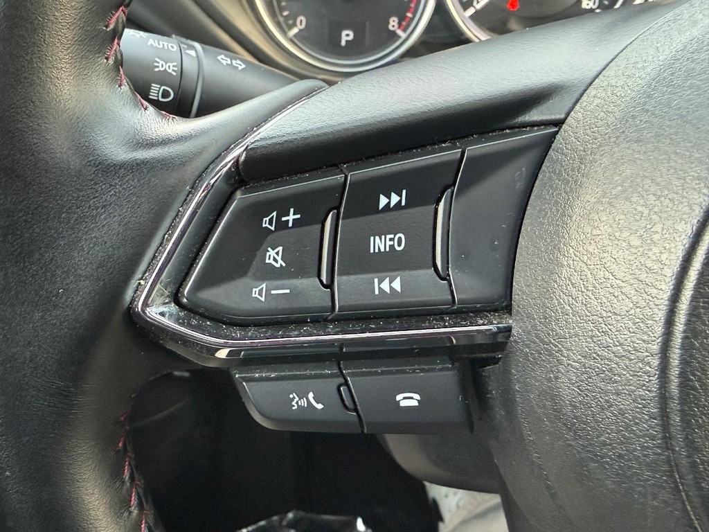 Mazda CX-5 Vehicle Full-screen Gallery Image 18