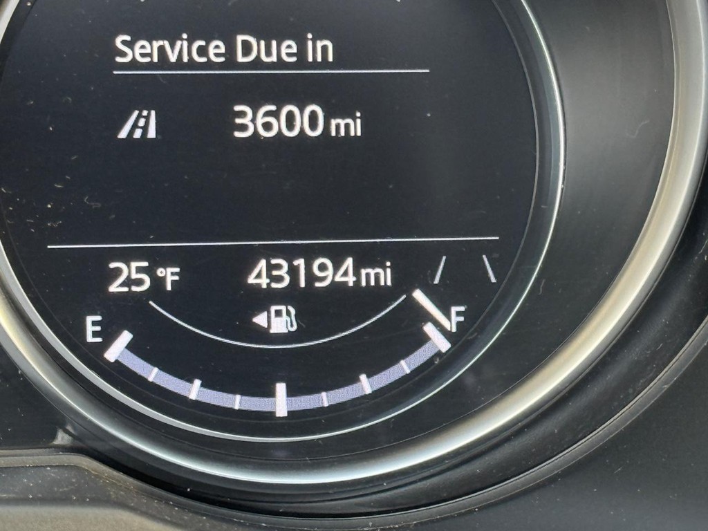 Mazda CX-5 Vehicle Full-screen Gallery Image 21