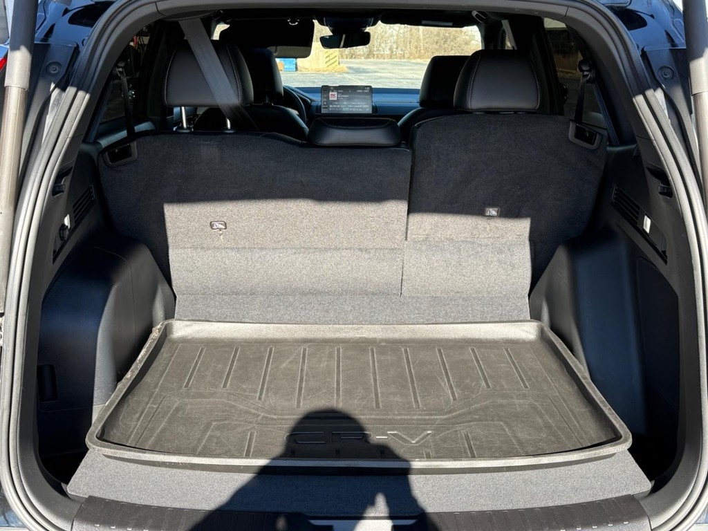 Honda CR-V Hybrid Vehicle Full-screen Gallery Image 04