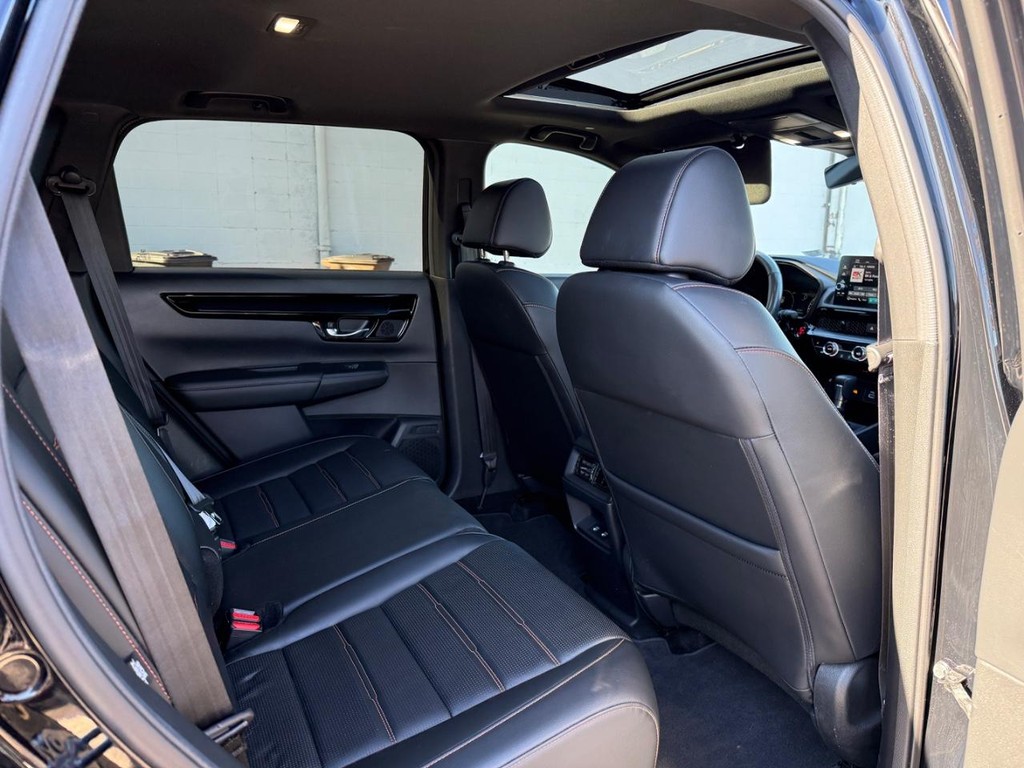 Honda CR-V Hybrid Vehicle Full-screen Gallery Image 10