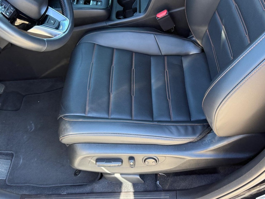 Honda CR-V Hybrid Vehicle Full-screen Gallery Image 16