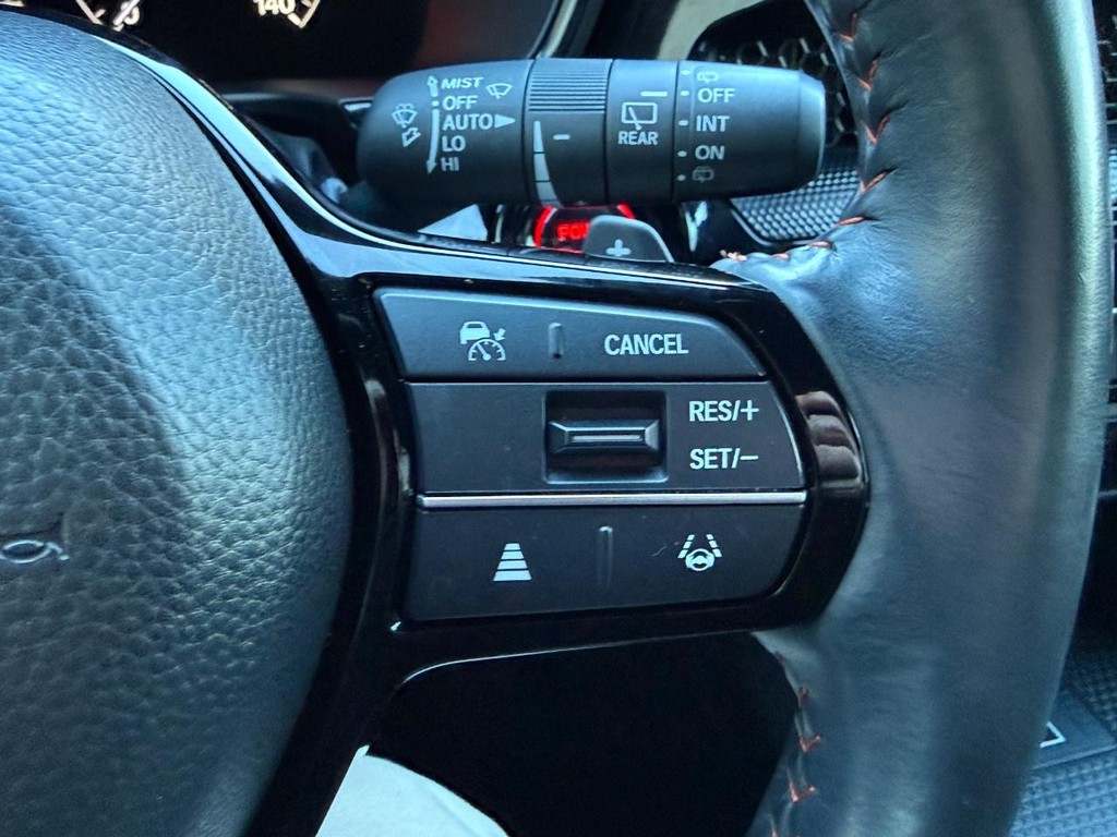 Honda CR-V Hybrid Vehicle Full-screen Gallery Image 18